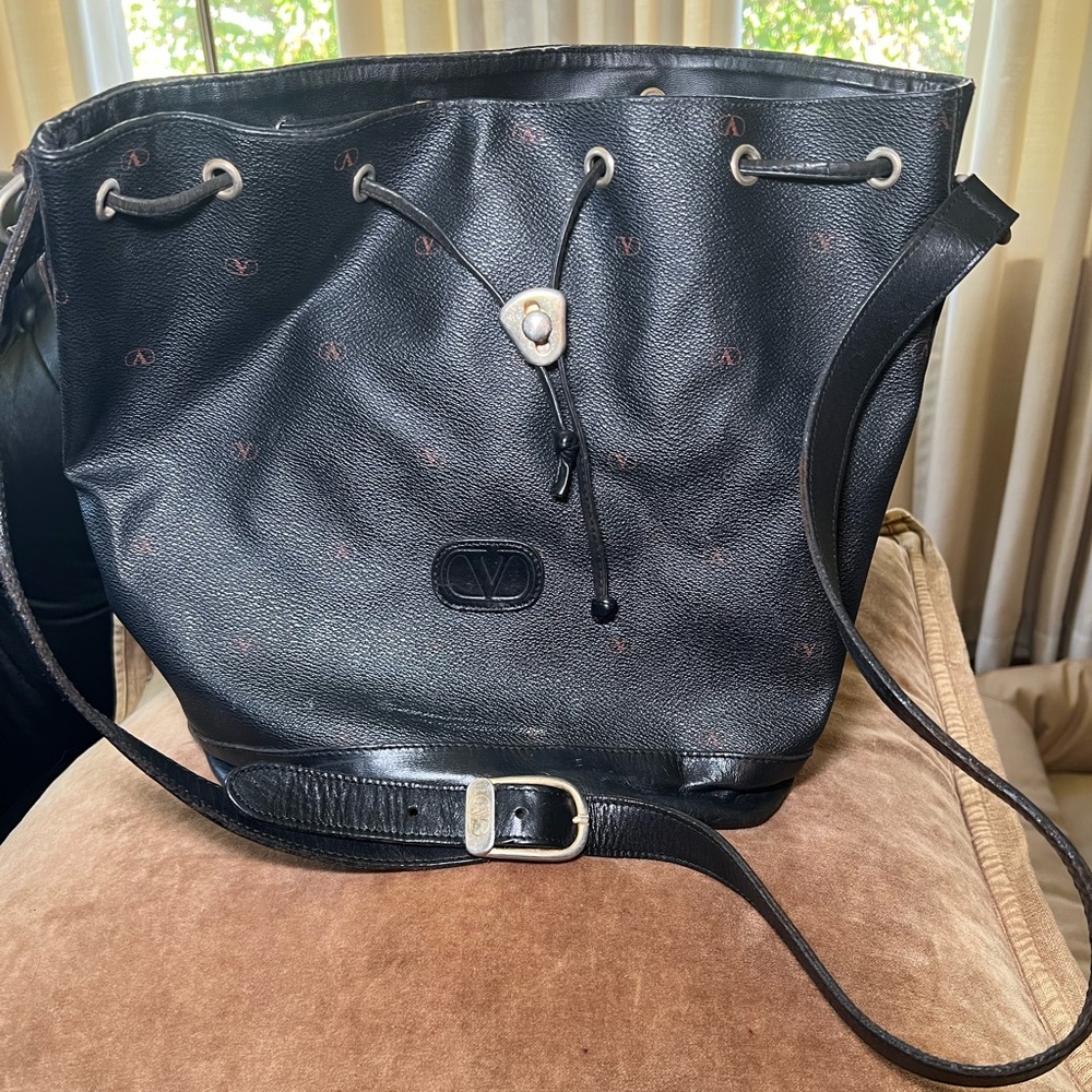 VTG Valentino Garavani Black Leather Shoulder Bag